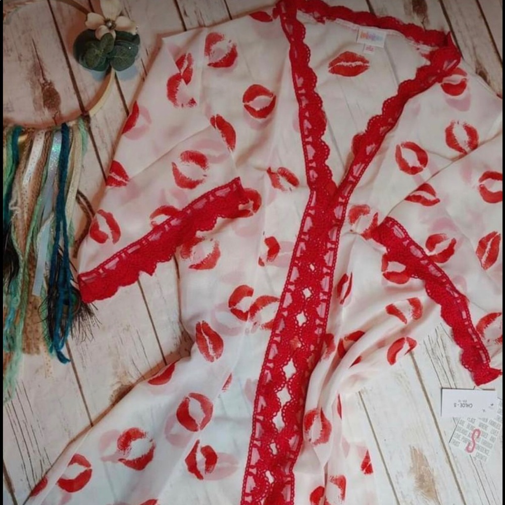 Beautiful LulaRoe Chloe Kimono. Fit sizes 0-8